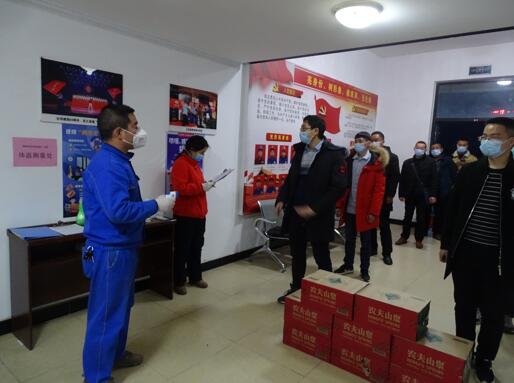 楊房溝地廠工區(qū):“疫”線(xiàn)黨旗紅