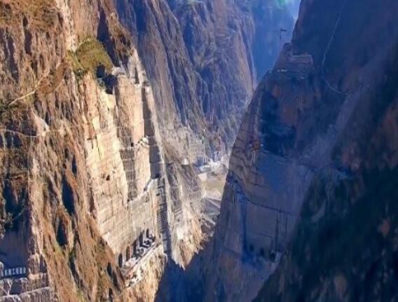 為建烏東德水電站，在峽谷底部挖90米深洞穴，用來干嘛的？