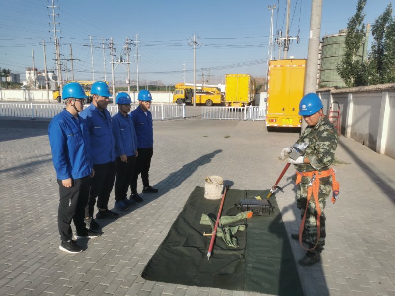 烏海電業(yè)局配電帶電作業(yè)中心：現(xiàn)場(chǎng)培訓(xùn)求實(shí)效，技能素質(zhì)再提升