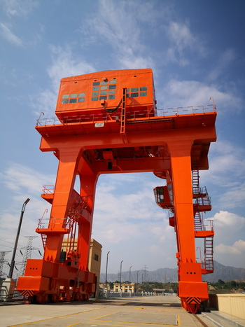 國網(wǎng)劉家峽水電廠“四大金剛”整容成功 舊貌換新顏