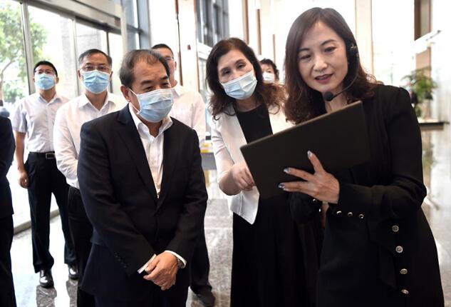 南方電網(wǎng)公司董事長、黨組書記孟振平調(diào)研鼎和保險公司