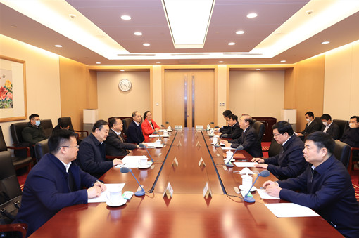 國家電網(wǎng)公司總經(jīng)理、黨組副書記辛保安與西安交通大學(xué)黨委書記盧建軍會談