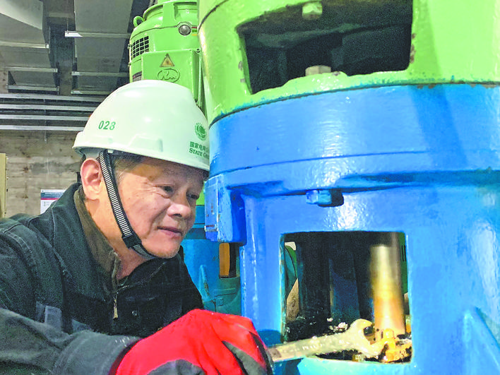 【國(guó)家電網(wǎng)公司特等勞?！縿?虹