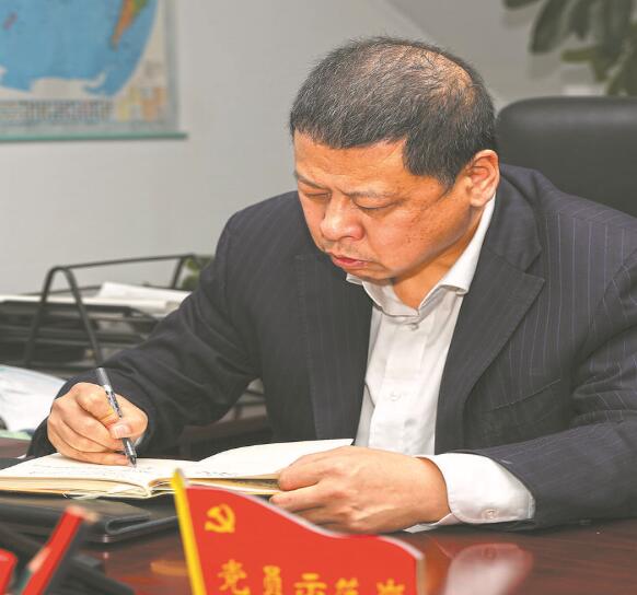 有他在，大家心里就有底了——記國(guó)家電網(wǎng)有限公司特等勞動(dòng)模范汪波