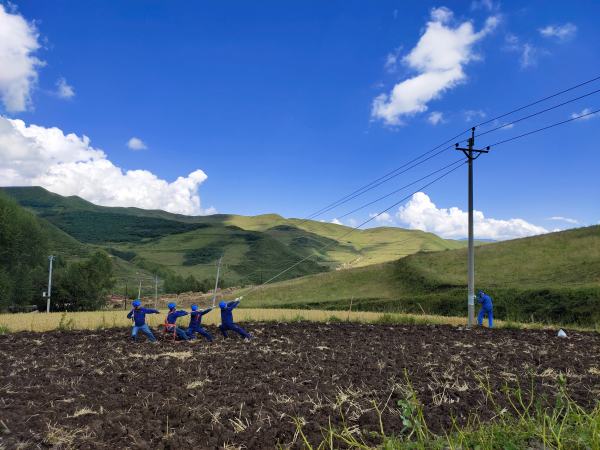 國網(wǎng)青海黃化化隆縣供電公司:守護(hù)千萬家燈火 為美好生活充電
