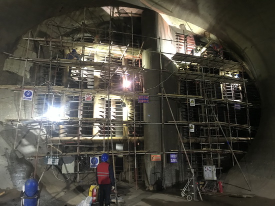 國網(wǎng)劉家峽水電廠7、8號機(jī)組進(jìn)水口攔污柵補(bǔ)焊打磨修復(fù)順利完成