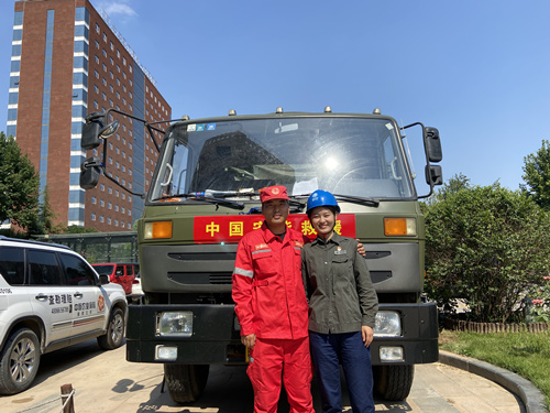 上陣夫妻檔,十天才回家