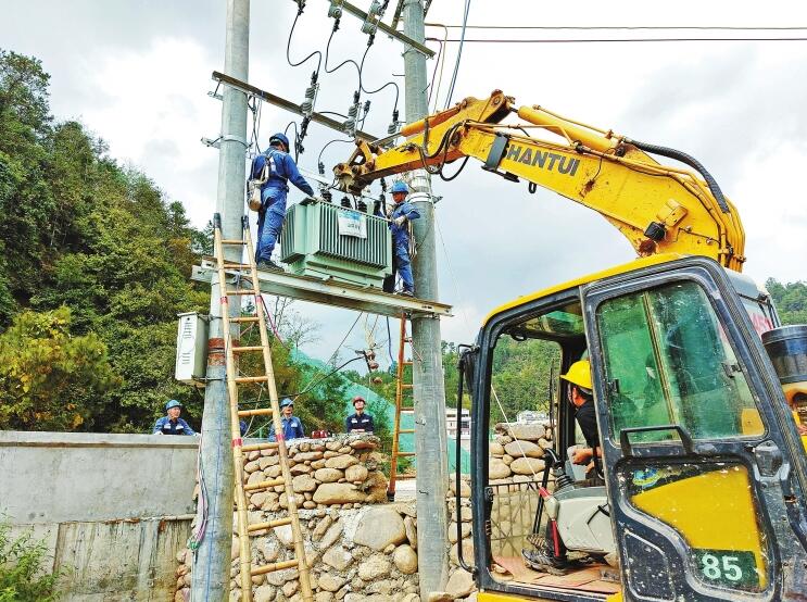 南方電網(wǎng)公司加強農村電網(wǎng)建設，以充足電力激發(fā)鄉(xiāng)村活力