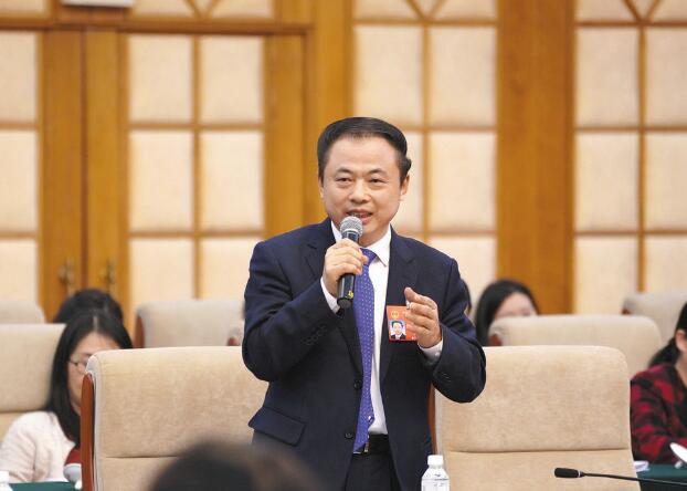 【兩會】推動新能源汽車產(chǎn)業(yè)發(fā)展 促進(jìn)終端用能變革——訪全國人大代表、天能電池集團股份有限公司董事長張?zhí)烊? width=