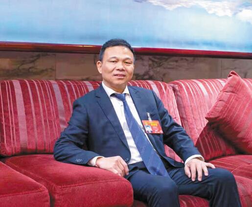 強電網(wǎng)優(yōu)服務(wù) 推動城鄉(xiāng)一體化發(fā)展——訪全國人大代表、奧克斯集團有限公司董事長鄭堅江