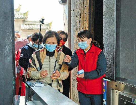 黃蓉:傳遞愛心服務(wù)社會