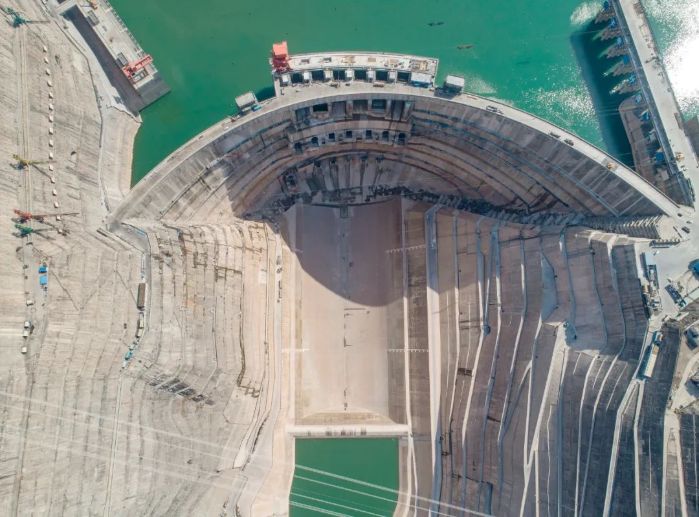 世界最大反拱型水墊塘完成首次檢查