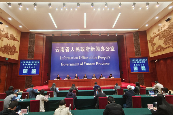 隨著“雙碳”戰(zhàn)略深入推進(jìn)，云南省立足綠色能源優(yōu)勢，堅持以綠色能源開發(fā)和能源保障網(wǎng)建設(shè)為主線，加快推進(jìn)風(fēng)電、光伏發(fā)電等新能源項目建設(shè)，推動能源產(chǎn)業(yè)成為第一大支柱產(chǎn)業(yè)。為解決當(dāng)前光伏發(fā)電項目開發(fā)中遇到的困