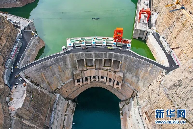 國家能源局章建華：加快推進能源轉(zhuǎn)型，大力發(fā)展風(fēng)電和太陽能發(fā)電！