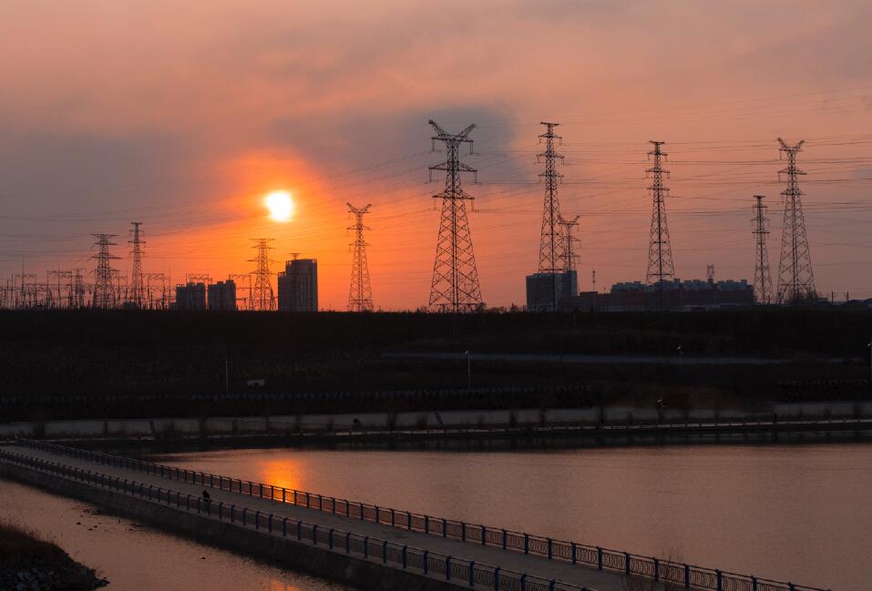 服務(wù)高鐵“大動脈”,書寫電力新答卷