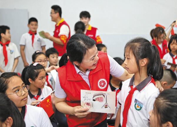 浙江永嘉縣紅十三愛心社25年，幫助4630名貧困學(xué)生