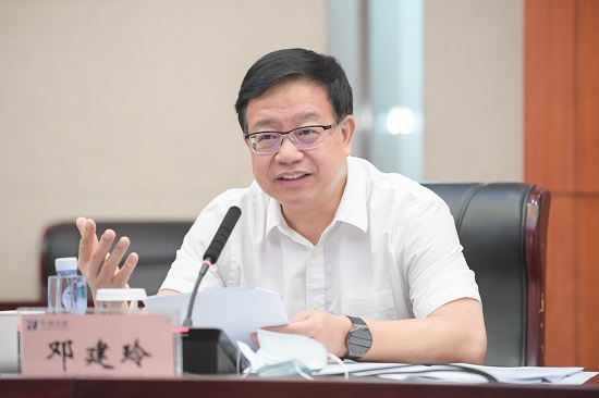 鄧建玲出席清華大學-中國華能基礎能源聯(lián)合研究院年度領(lǐng)導小組會議