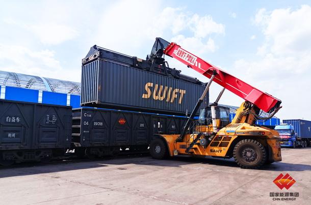 包神鐵路大物流集裝箱發(fā)運(yùn)突破七萬(wàn)標(biāo)箱