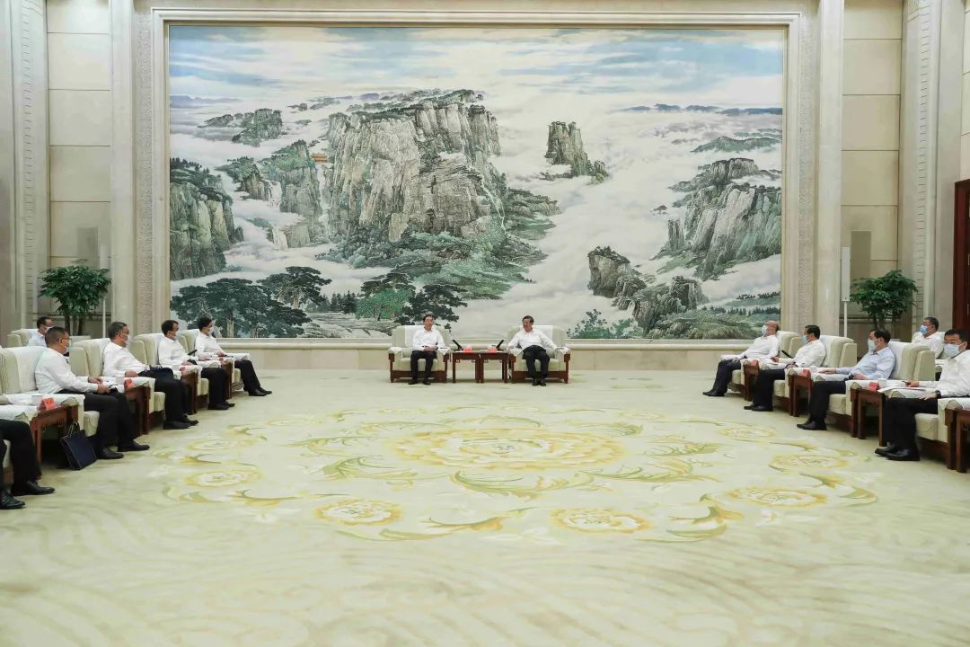 國(guó)家電網(wǎng)董事長(zhǎng)辛保安與河北省委書記倪岳峰、省長(zhǎng)王正譜會(huì)談