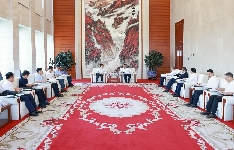 宋海良與武漢理工大學(xué)黨委書記信思金、校長楊宗凱座談