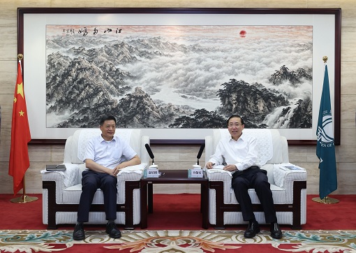 國(guó)家電網(wǎng)有限公司董事長(zhǎng)、黨組書記辛保安與東方電氣集團(tuán)董事長(zhǎng)俞培根會(huì)談