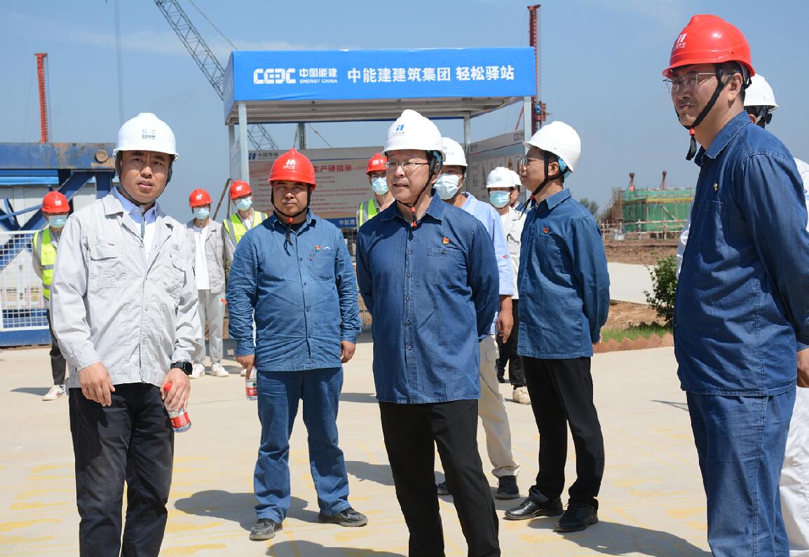 華能甘肅公司黨委書記、董事長(zhǎng)秦海峰到正寧百萬(wàn)項(xiàng)目慰問調(diào)研