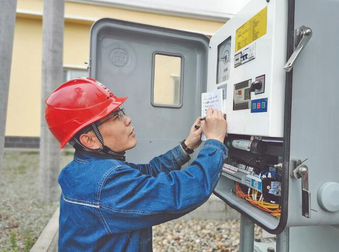 張洪梁:以嚴(yán)細(xì)實作風(fēng)保障變電站設(shè)備安全