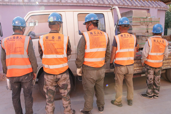 烏海市千里山供電公司：施工現場督查“十不干”，電力安全加把“安全鎖”