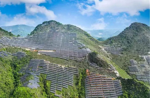 全國首例！吉電股份“大容量、高坡度”集中式山地光伏項(xiàng)目并網(wǎng)