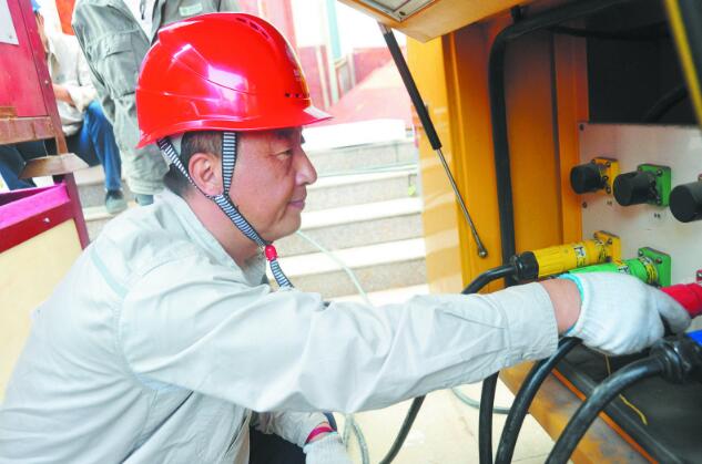 楊忠：善總結優(yōu)服務，讓客戶用好電