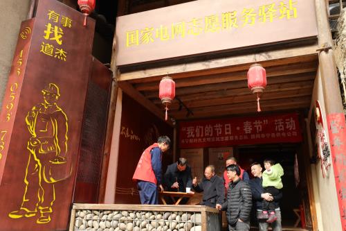 國(guó)網(wǎng)壽寧供電公司:寫春聯(lián)送祝福 濃濃墨香迎新春