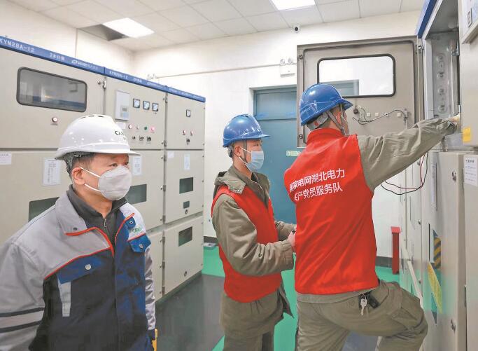 “你們春節(jié)不停工，我們?nèi)於荚趰彙? width=