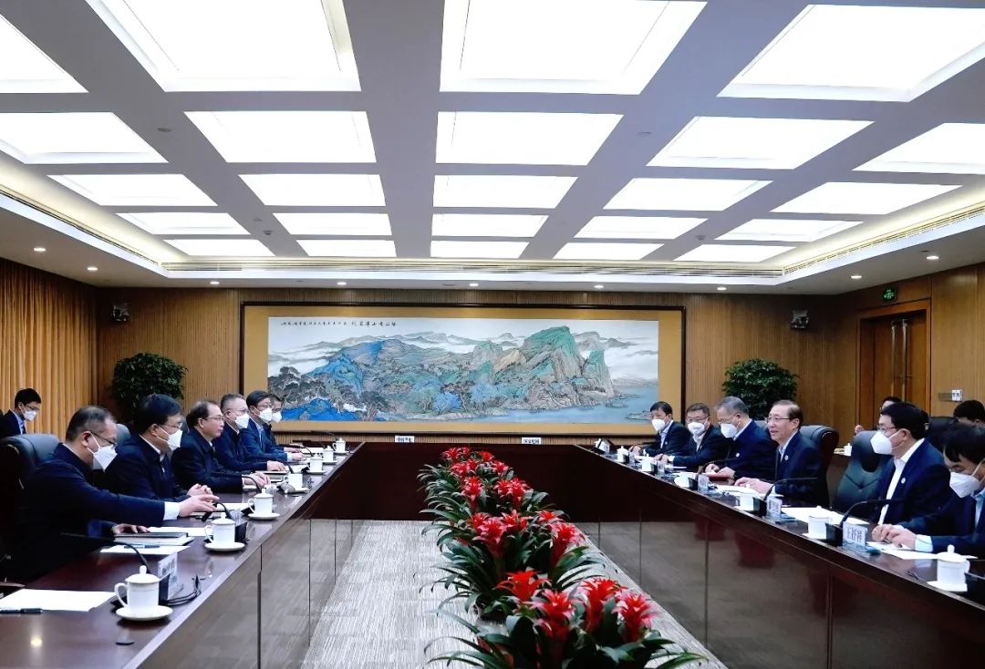 華電集團董事長江毅、總經(jīng)理葉向東與國家電網(wǎng)董事長辛保安、總經(jīng)理張智剛舉行會談