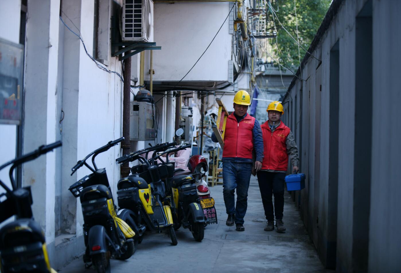 國網(wǎng)余姚市供電公司：“點(diǎn)亮黑樓道2.0”，借“光”照亮居民歸家路