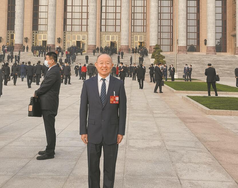 【兩會好聲音】全國人大代表 錢海軍:當好百姓“點燈人” 讓服務更有溫度