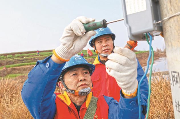 四川通江護航春灌用電，60支服務(wù)隊奔走田間