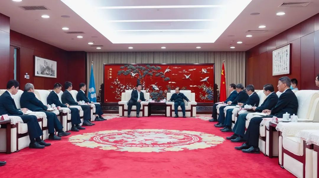 華電集團(tuán)董事長(zhǎng)江毅會(huì)見(jiàn)海博思創(chuàng)董事長(zhǎng)、總經(jīng)理張劍輝