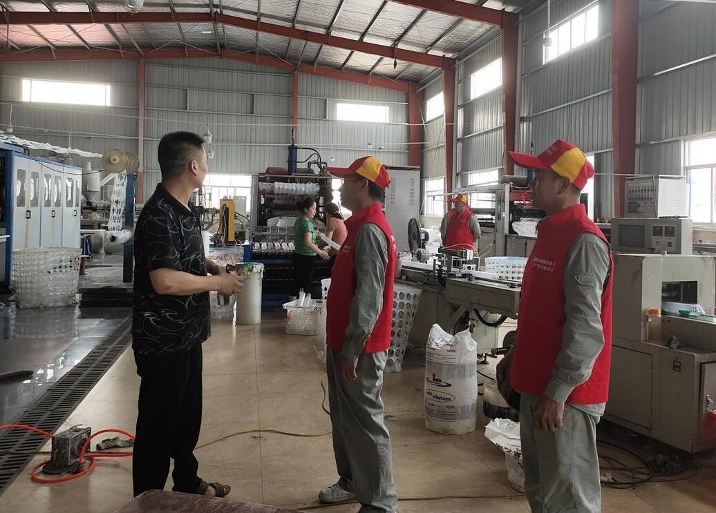 國網(wǎng)石首市供電公司“電”亮綠色經(jīng)濟(jì)，為企業(yè)降成本“支招”