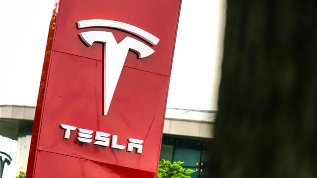 特斯拉二季度交付46.61萬輛創(chuàng)新高，上半年股價(jià)漲幅112%