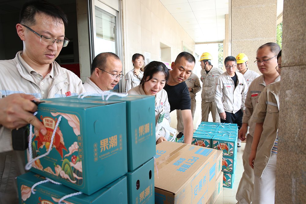 臨汾熱電公司開展“保供有我，夏送清涼”慰問活動(dòng)