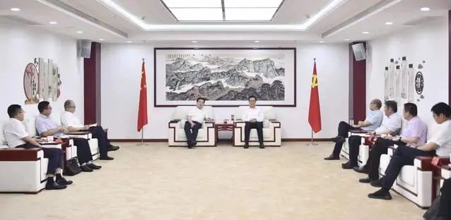 漯河市委書記秦保強(qiáng)、市長(zhǎng)黃鈁會(huì)見中國(guó)電建華中區(qū)總部黨委書記、總經(jīng)理蹇尚友一行