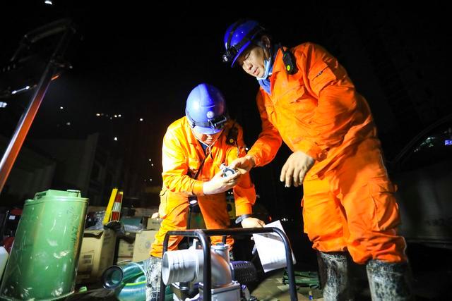 連續(xù)50小時(shí)攻堅(jiān)，鄭州電力點(diǎn)亮涿州最大住宅小區(qū)