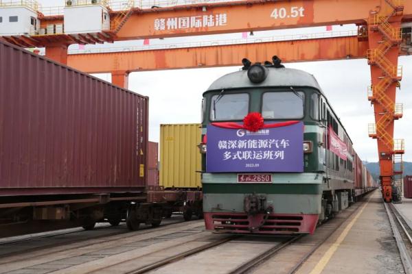 國(guó)產(chǎn)新能源汽車，坐火車“出?！?