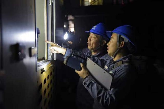 貴州盤(pán)州供電局連夜為80余戶(hù)村民搶修供電