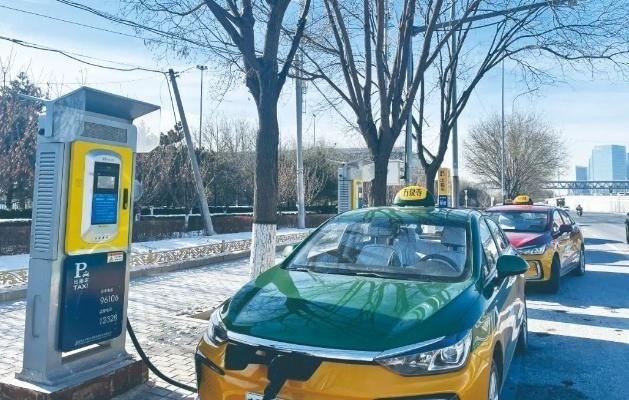 一天去四趟換電站，新能源出租車“不抗凍”怎么開