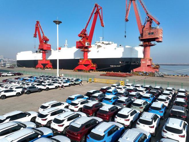 中國不僅電動汽車在世界火了，就連汽車運輸船也跟著圈粉