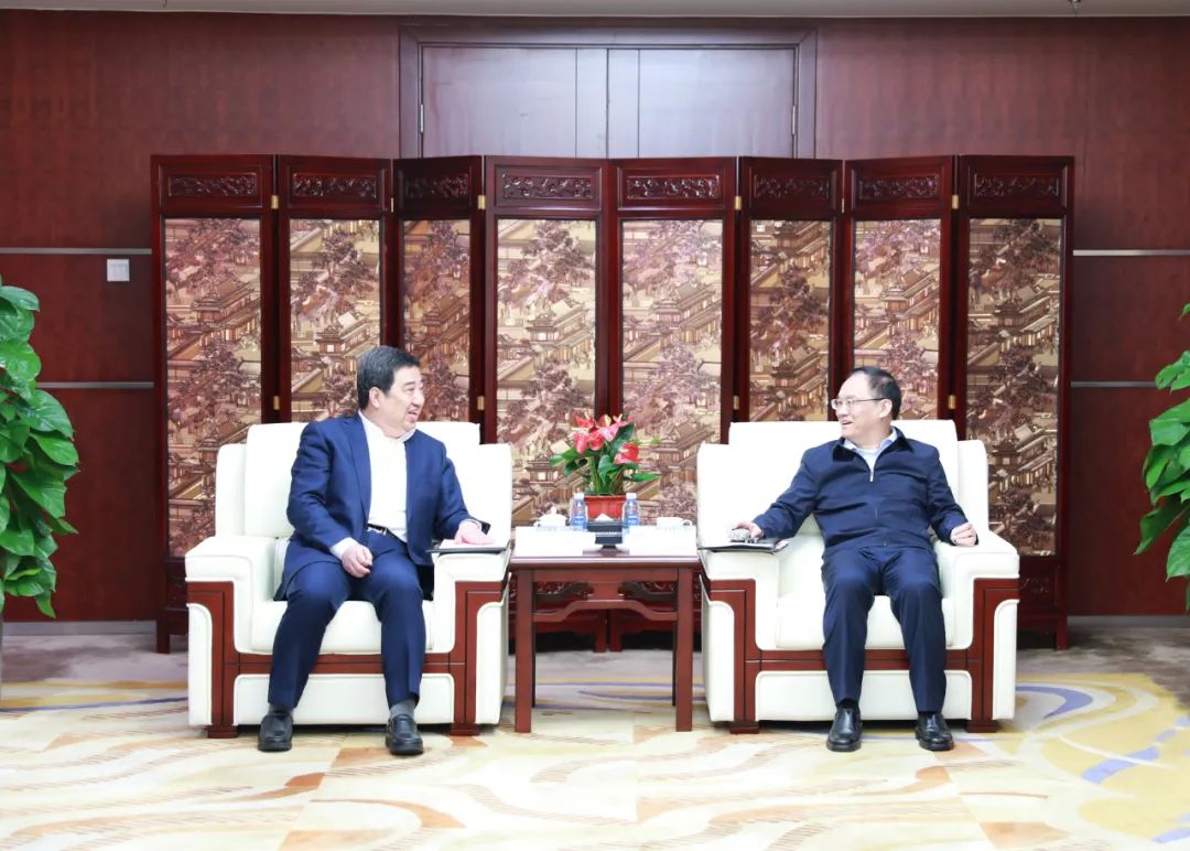 中國(guó)電氣裝備白忠泉董事長(zhǎng)、周群總經(jīng)理拜訪中鋁集團(tuán)董事長(zhǎng)段向東、總經(jīng)理王石磊