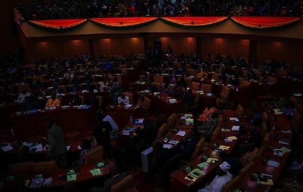 英媒：加納議會欠電費(fèi)，電力公司拉閘打斷國情咨文