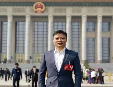 【兩會(huì)好聲音】全國(guó)人大代表、小鵬汽車董事長(zhǎng)何小鵬：探索限定場(chǎng)景無(wú)人駕駛法規(guī)，助力車網(wǎng)融合和低空經(jīng)濟(jì)騰飛