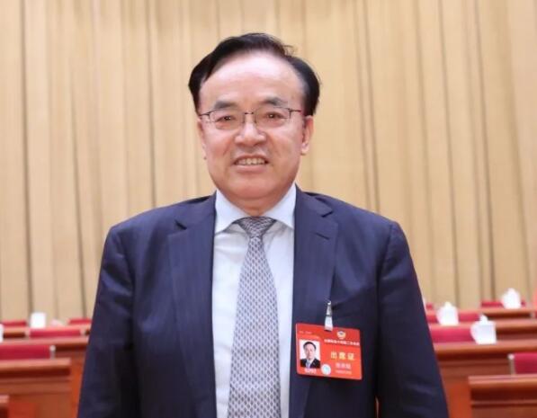 全國(guó)政協(xié)常委張來(lái)斌：系統(tǒng)思維引領(lǐng)能源轉(zhuǎn)型與安全，確?！半p碳”目標(biāo)順利實(shí)現(xiàn)